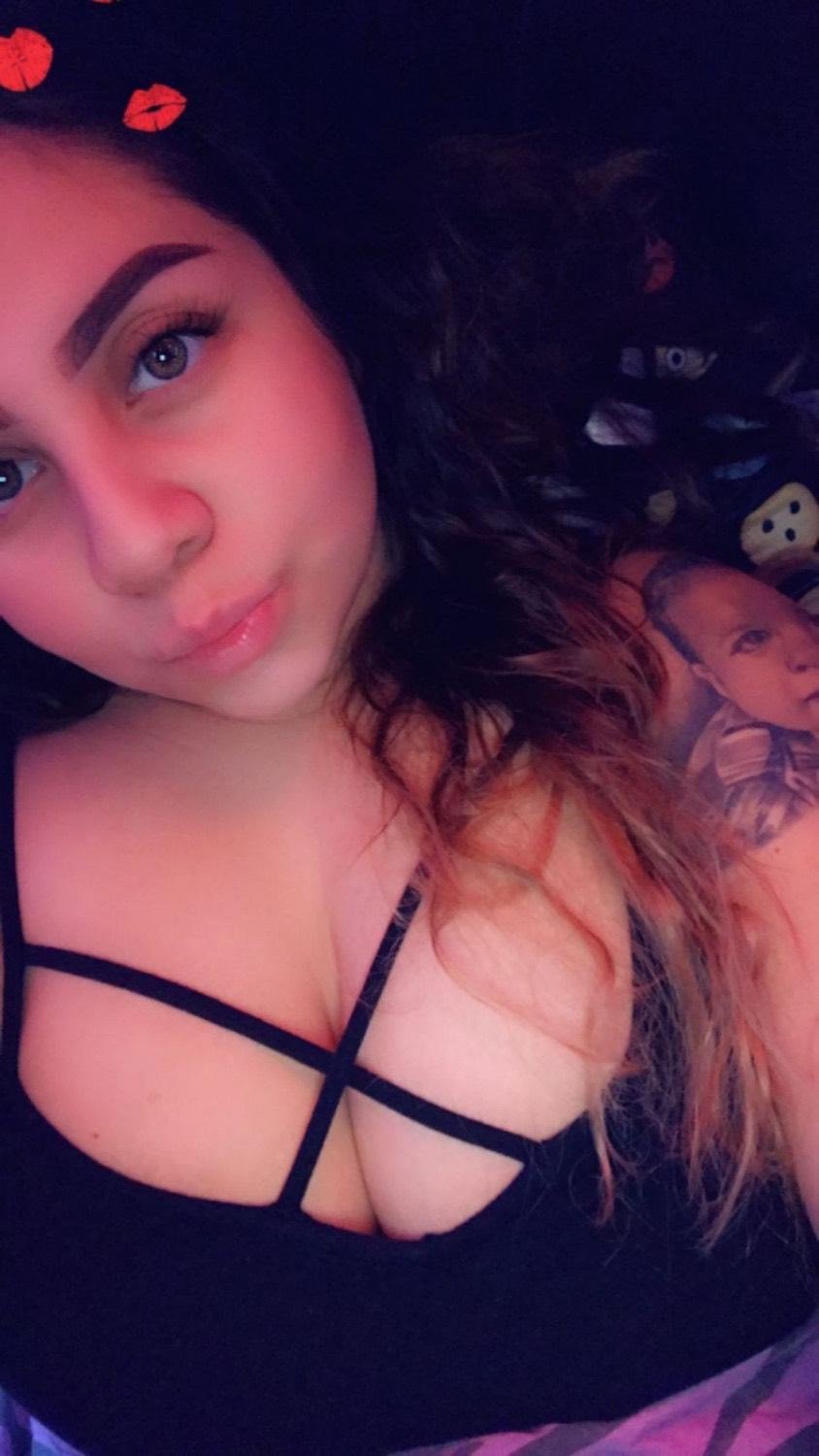 Thick busty slut - comment for more - kik giggleypiggy to expose your slut #Uh0sCMDw
