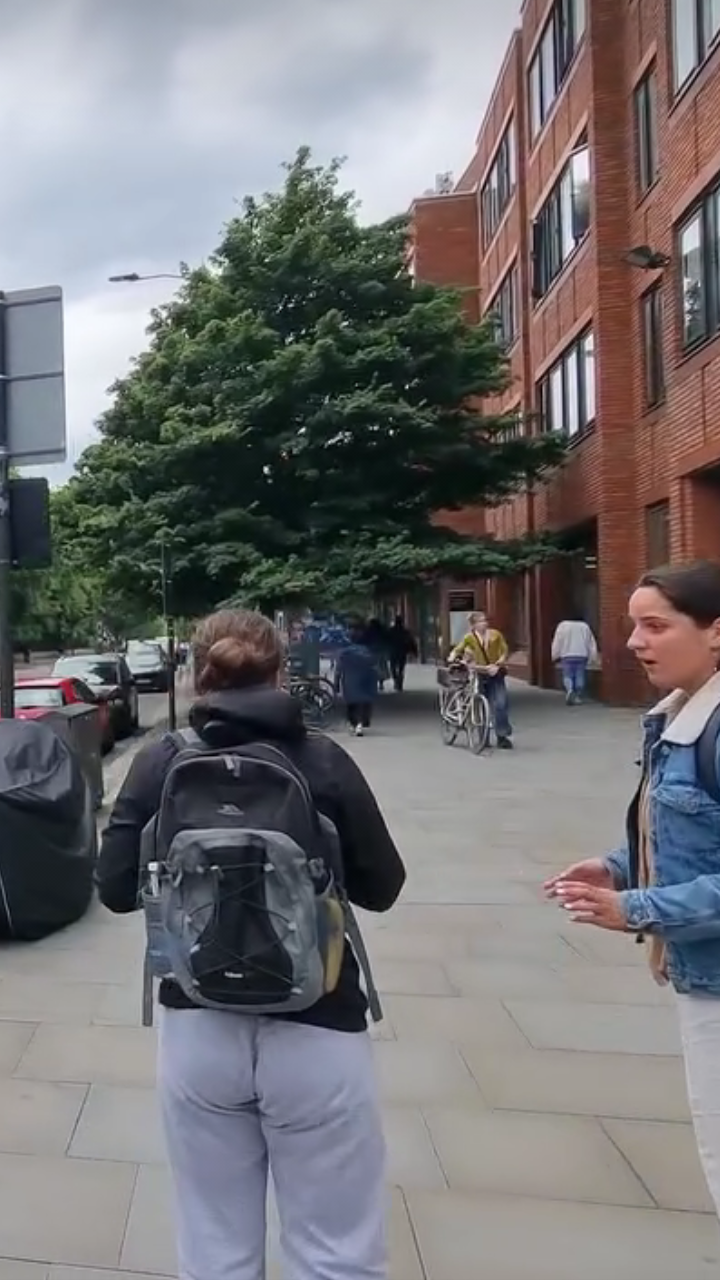 Random chicks 45 #IEgjg5BU