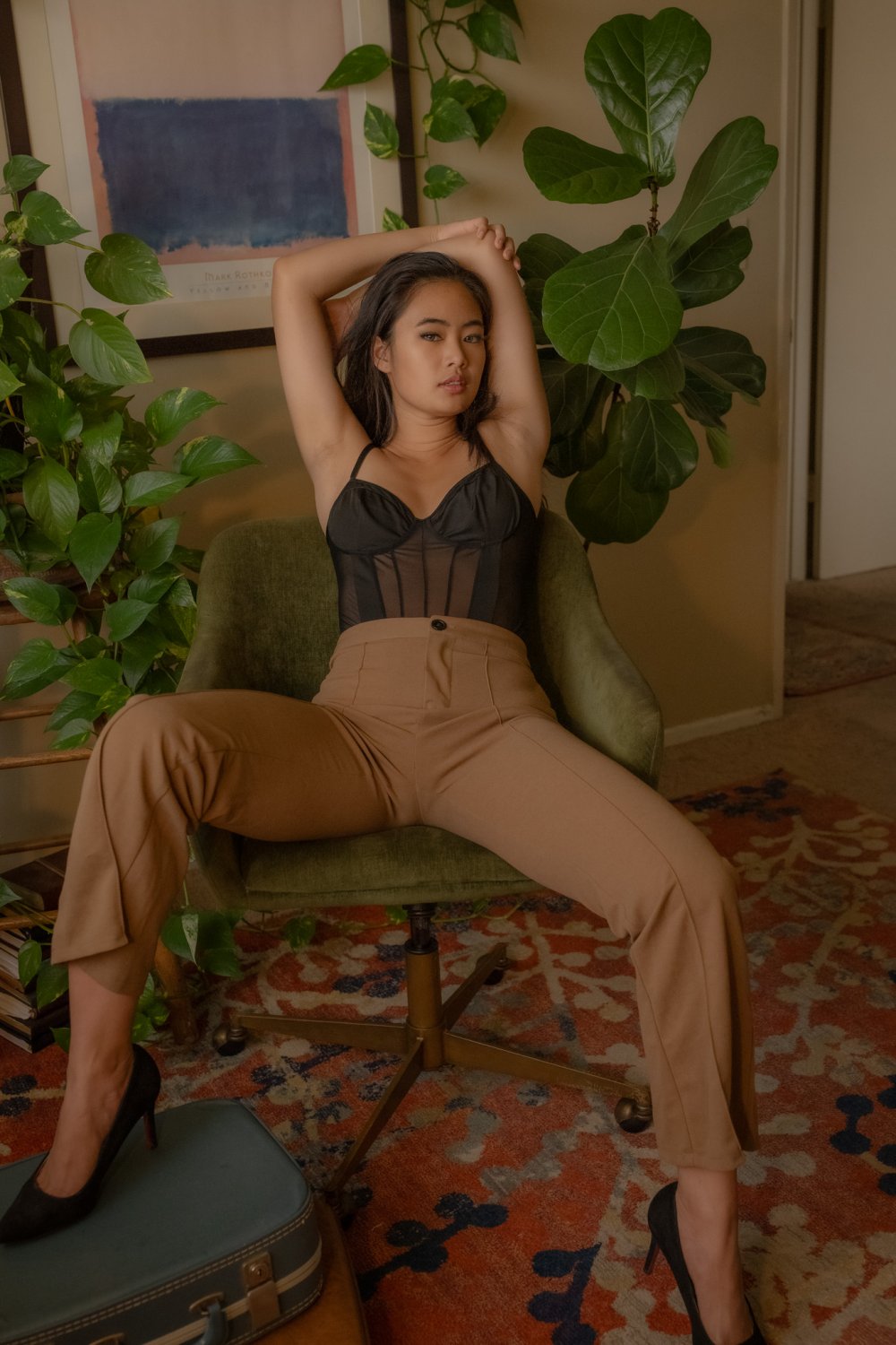 How wide should I spread my legs #xplxDIFA